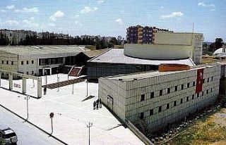 Üç yıldır tadilat bekleyen Tarsus 75. Yıl Kültür...