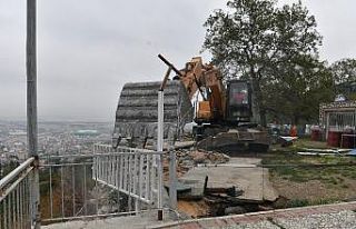 Uludağ yolundaki kaçak kafetarya yıkıldı