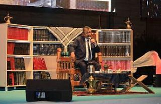 Ünlü yazar Şanlıurfalılarla buluştu