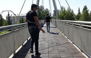 Üst geçitteki kadın polisi harekete geçirdi