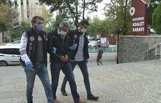 Uyuşturucu kaçakçısı emekli polis Erzurum Adliyesine...