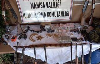 Uyuşturucu tacirlerine şafak baskını