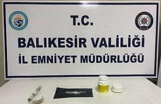Uyuşturucu ve silah ele geçirildi