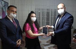 Uzaktan eğitim için öğrencilere internet paketli...