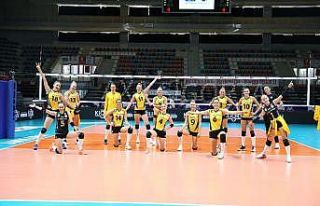 VakıfBank kupada lider olarak turladı