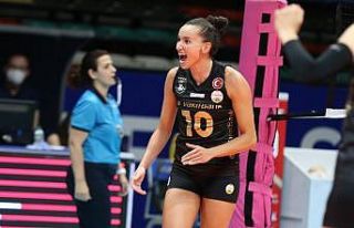 VakıfBank lige galibiyetle başladı
