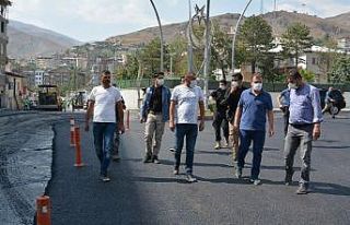 Vali Akbıyık asfalt çalışmalarını denetledi