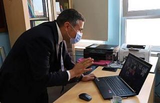 Vali Atay canlı yayınla derse katıldı
