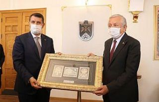 Vali Ayhan’dan Milletvekili Adan’a çift başlı...