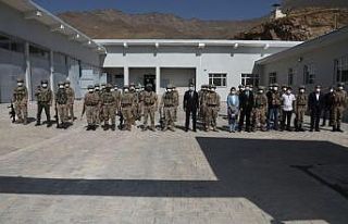 Vali Çağatay’dan asker ve öğretmen ziyareti