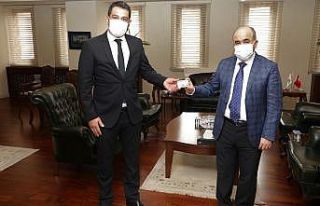 Vali Dağlı’ya Samsunspor Passolig kartı hediye...