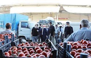 Vali Demirtaş, sebze ve meyve hali esnafıyla buluştu