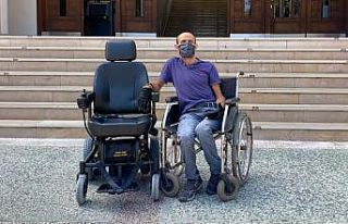 Vali engelli genci mutlu etti