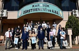 Vali Gürel YKS ve LGS’de dereceye giren öğrencilerle...