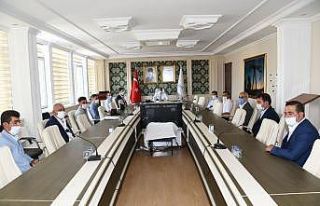 Vali Mahmut Çuhadar, köy muhtarlarını ağırladı