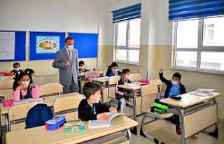 Vali Öner, İlköğretim Haftası etkinliklerine...