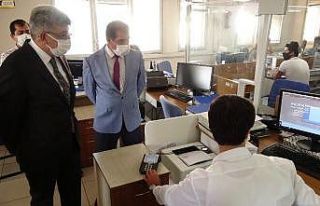 Van Valisi Bilmez, ehliyetini kimliğe yükledi
