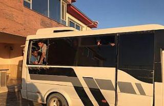 Van’da 17 kişilik minibüste 65 kaçak göçmen...