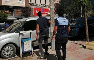 Van’da izinsiz reklam panolarını kaldırma çalışması