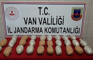 Van’da park park halindeki bir araçaçtan 14 kilo...