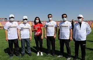 Vanlı atlet Nevin İnce olimpiyat şampiyonluğuna...