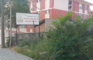 Vatandaşlar bakımsız botanik bahçesine tepki gösterdi