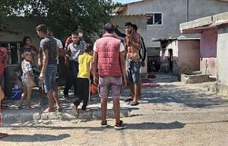 Virüs öfkeyi engellemedi, taşlı sopalı kavga...