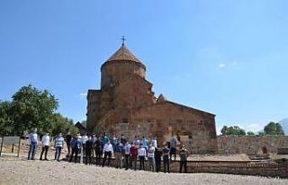 Yabancı uyruklu çocuklar Akdamar Adası’nı gezdi