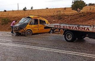 Yağış kazayı beraberinde getirdi: 1’i ağır...