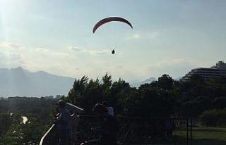 Yamaç paraşütçüsü yasak dinlemedi