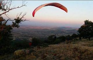 Yamaç paraşütünün yeni gözde mekanı Karaçam...
