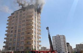 Yangında 3 itfaiye eri dumandan etkilendi