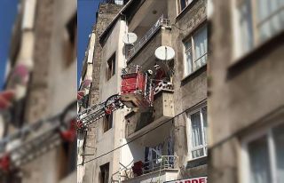 Yangında mahsur kalan 3 kişi kurtarıldı