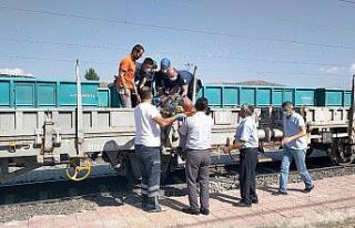 Yaralıyı yük treniyle ambulansa ulaştırdılar