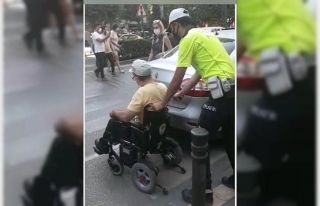 Yaya geçidine park etti, engelli vatandaş geçemedi