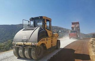 Yaylapınar Mahallesi yayla yolunda sathi kaplama...