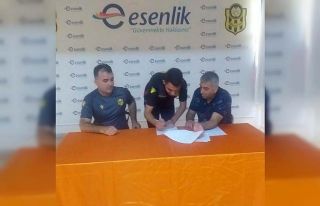 Yeni Malatyaspor altyapıdan 2 futbolcu ile profesyonel...