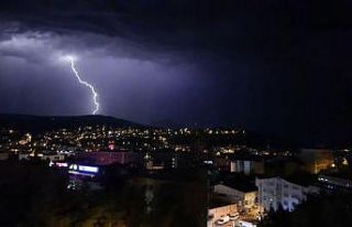 Yıldırım ve şimşekler hem korkuttu hem de görsel...