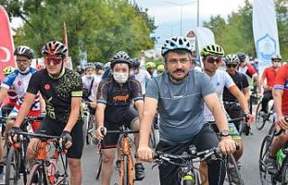 Yıldırımlılar doğa için pedal çevirdi, fidan...