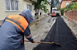 Yol ve kaldırım çalışmaları sürüyor