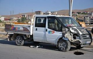 Yüksekova’da maddi hasarlı kaza