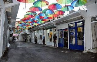 Yüksekova’da ‘Şemsiyeli Halk Pazarı’ açıldı