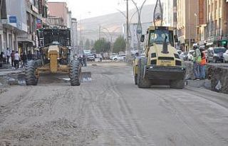 Yüksekova’da yol yapım çalışması