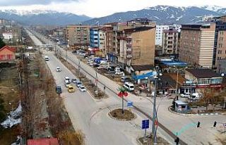 Yüksekova’nın bu caddelerinde sigara içmek maksadıyla...
