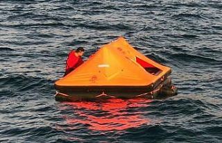 Yunan sahil güvenliği göçmenleri yine Türk karasularına...