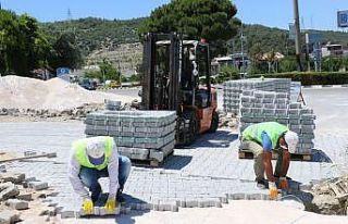 Yunusemre’de parke taşı çalışması sürüyor