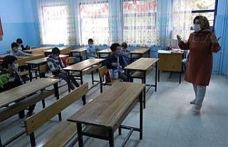 Yüz yüze eğitim başladı, ilk ders: ‘korona...