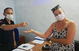 Zabıta ekipleri, buldukları altın kolyeyi sahibine...