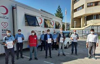 Zabıta ekiplerinden kan bağışı