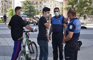 Zabıtadan yaya yoğunluğu olan bölgelerde maske...